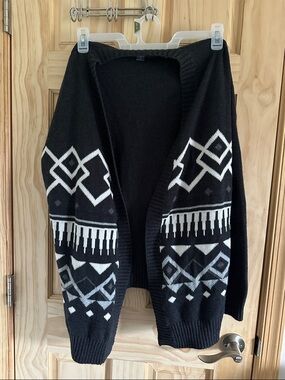 Women’s Old Navy Size Large Black and White Geometric Open-Front Cardigan